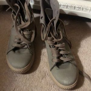 Levi men boots 8 green